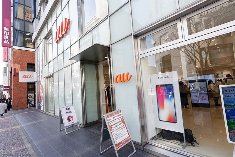 福岡、天神駅近くにある「au FUKUOKA」