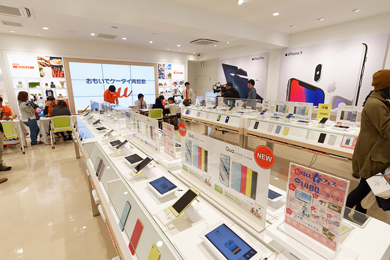 福岡、天神駅近くにある「au FUKUOKA」