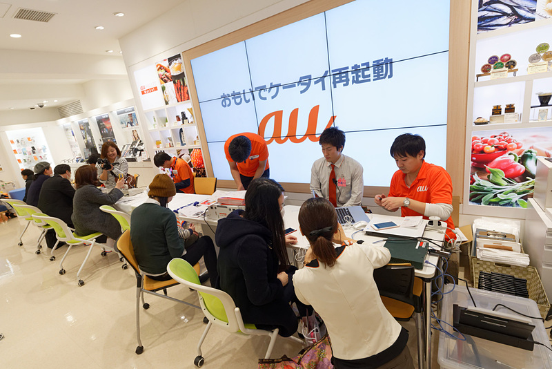 平日にもかかわらず特設ブースが満席になるほど