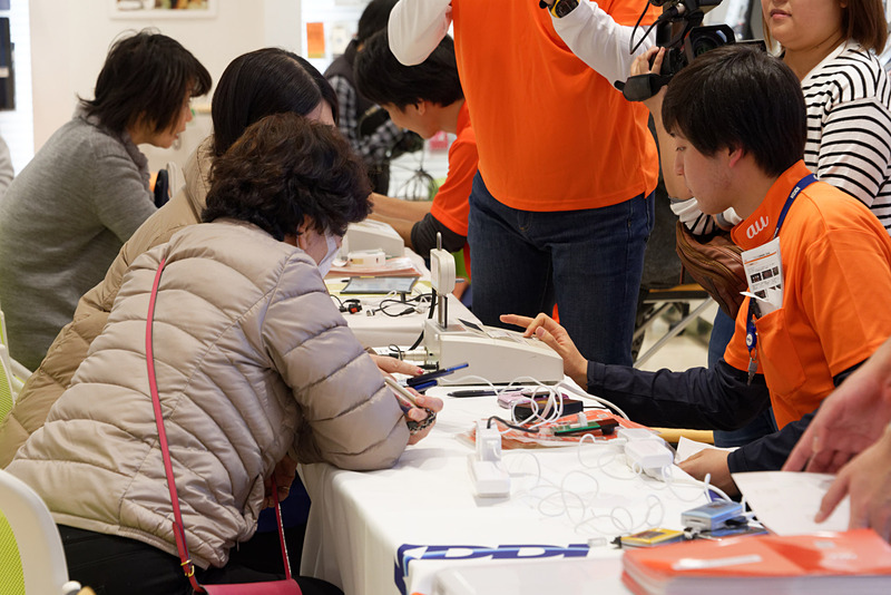 平日にもかかわらず特設ブースが満席になるほど