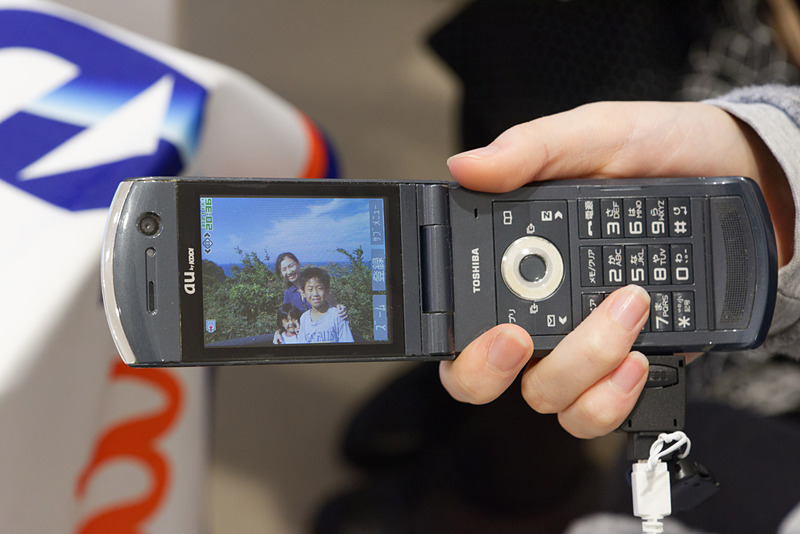 今は中学生の子供が1歳頃の写真。自分の姿を見て「ちっちゃ！」と叫んでいた