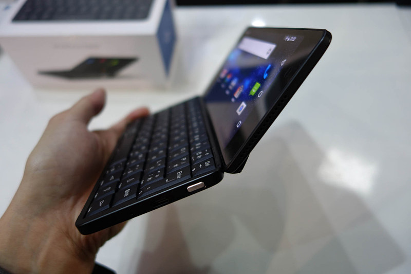 開いた状態の側面