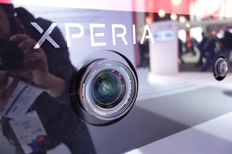 前面のメインカメラはFEマウントのカールツァイスVario Tesser。量販店で15万円くらいで買える市販レンズだったりする