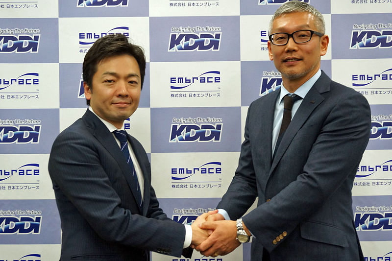 日本エンブレースの伊東氏（左）とKDDIの石崎氏（右）