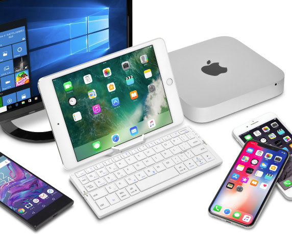 JTTの「Bookey Stick（ブッキースティック）」。スティック状に二つ折りにできる無線（Bluetooth）キーボードで、iOS/MacOS/Android/Windowsに対応します。現在のところ直販サイト「JTTオンライン」のみで販売されています。直販価格は税込4980円。