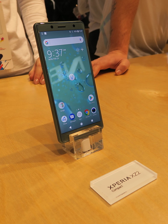 XperiaシリーズのコンパクトモデルもようやくディスプレイがフルHDクラスに。Xperia XZ2 Compactは5.0インチのフルHD＋対応液晶パネルを搭載