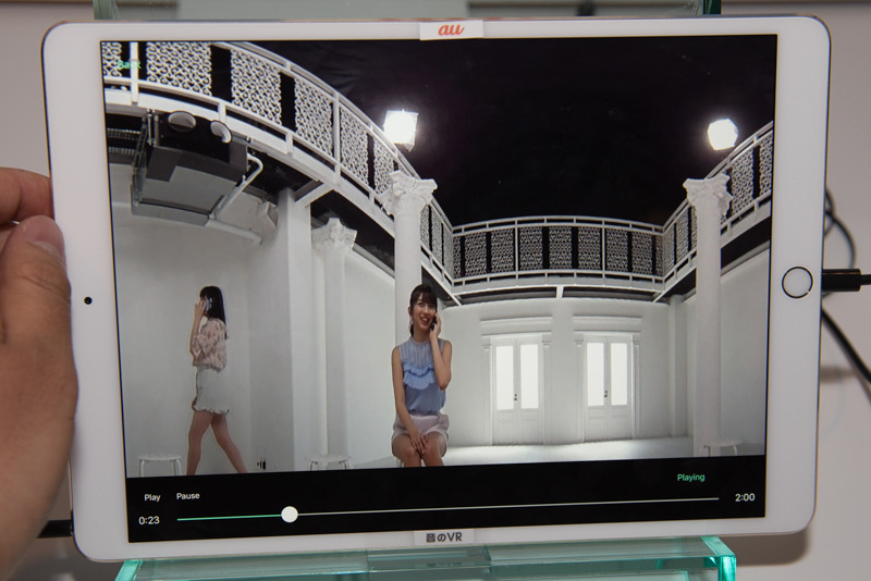 こちらは携帯電話で通話している様子を収録したデモンストレーション用コンテンツ。映像をズームすれば話し声もハッキリと聞き取れるようになる