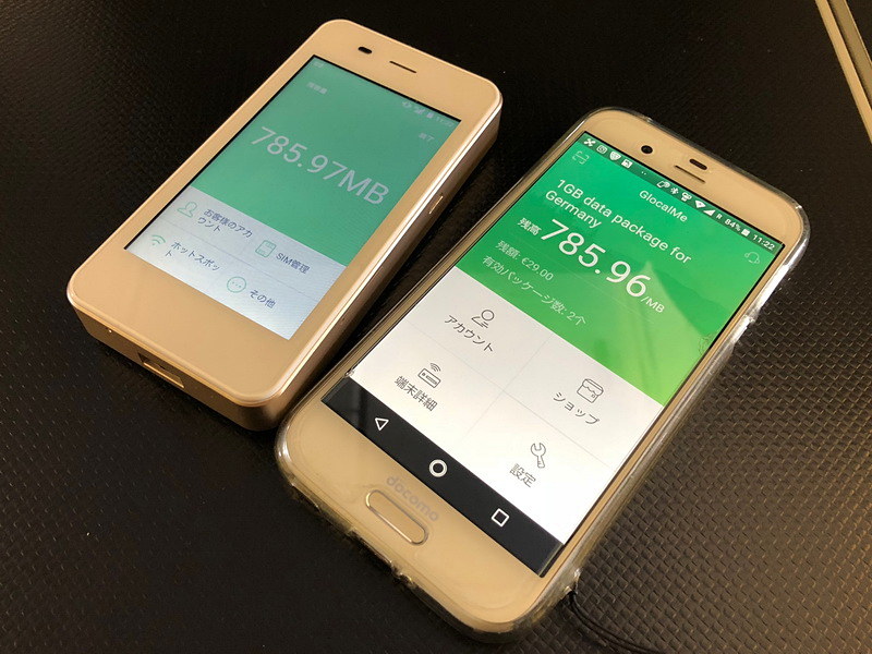 GlocalMe G3（左）はスマートフォン（AQUOS R SH-03J）にアプリを入れて、セットアップ