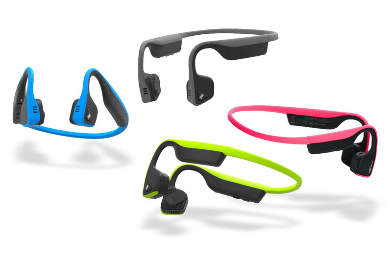 AfterShokz（アフターショックス）の「TREKZ TITANIUM（トレックス タイタニウム）」。音源とBluetooth接続して無線で使える骨伝導ヘッドホンで、ネックバンドのように装着して使います。カラーバリエーションは写真の4色。