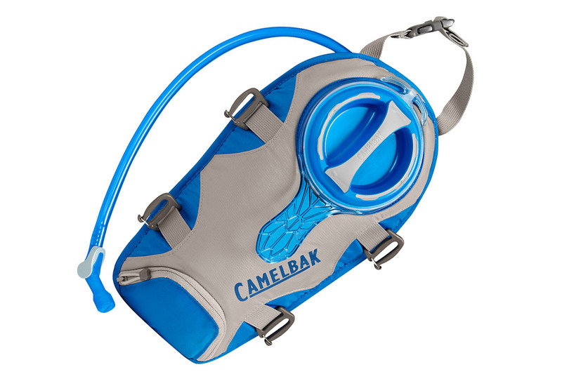 左が「アンボトル（2リットル用）」。なかに入っているリザーバーは新型クラックス リザーバー。保冷・保温カバー付きのリザーバーというわけです。