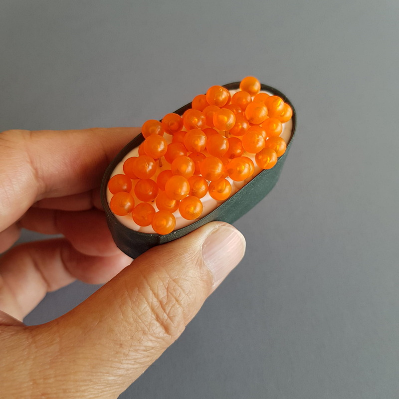 50本のイクラ押しピンを全部挿し終えるとまさにイクラの軍艦だ