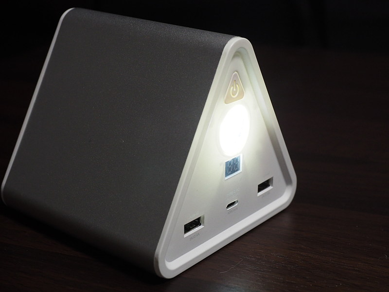 電源ボタンを素早く二回押すことでLEDランプが点灯。光はそれほど強くないが広域を照らすことができた