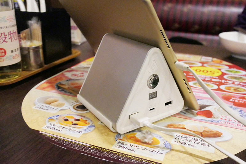 ちょっと重いが、ファミレスなどに持っていくと非常にはかどる