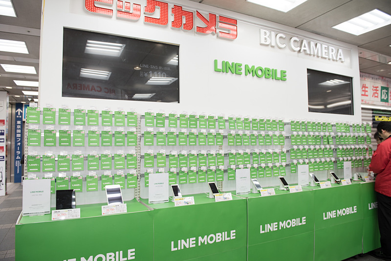 2017年3月、LINEは家電量販店内にカウンターを設置、実店舗展開を開始した（写真は2017年3月）