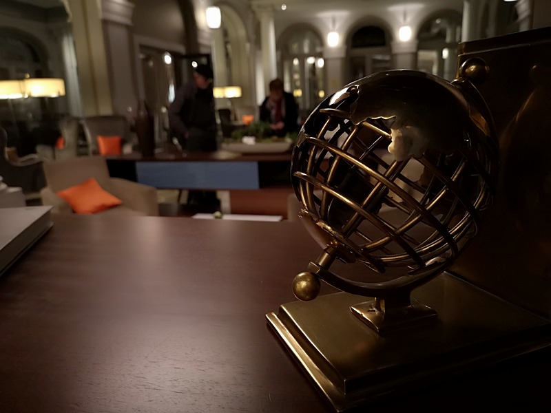 夜のパリをP20 Proで撮影