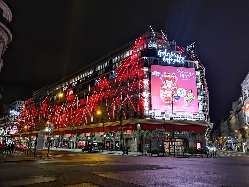 夜のパリをP20 Proで撮影