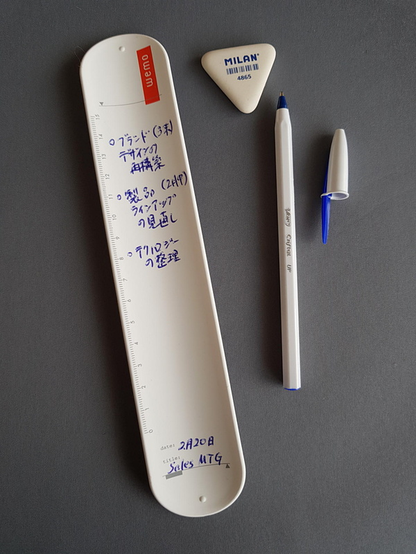 実際に描いてみた。シリコンラバーの表面には極めてスムースに描ける