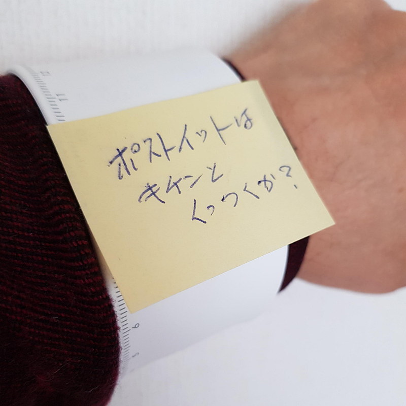 一般的な付箋は粘着性がそれほど良くないので期待できない