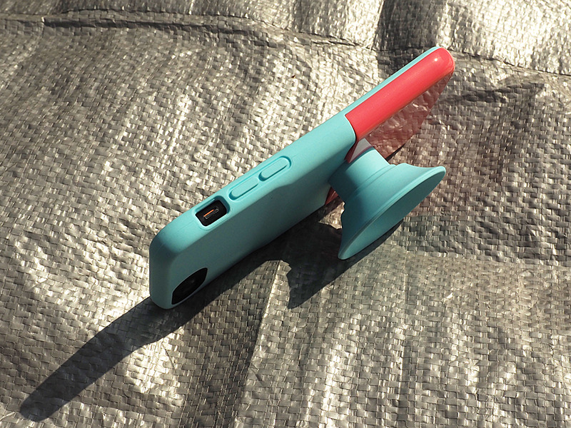 女子高生のご不満を解消するラッパ部分。スピーカーにもなり、スタンドにもなり、ケーブルも巻き付けられるスグレモノ