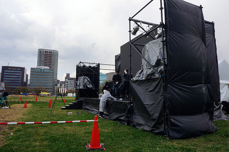 公式イベントのXM Festival開催中では、閉会式会場の設営が着々と進められていた