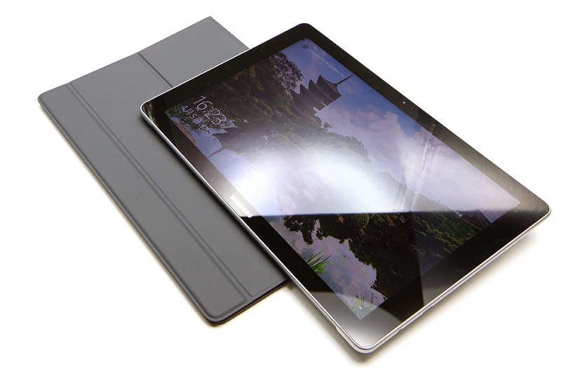 キーボード内蔵のカバーは外すことができます。外すとWindowsタブレットに。