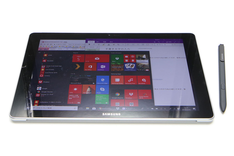 キーボード内蔵のカバーは外すことができます。外すとWindowsタブレットに。