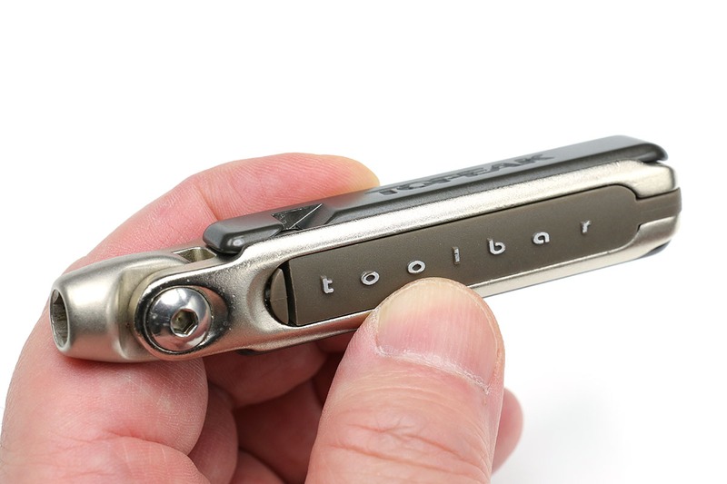 ドライバータイプのTOPEAK「ツールバー」。ビット挿入部は磁力保持式で、磁石につく一般の6.5mm六角軸ビットをセットすることも可能です。