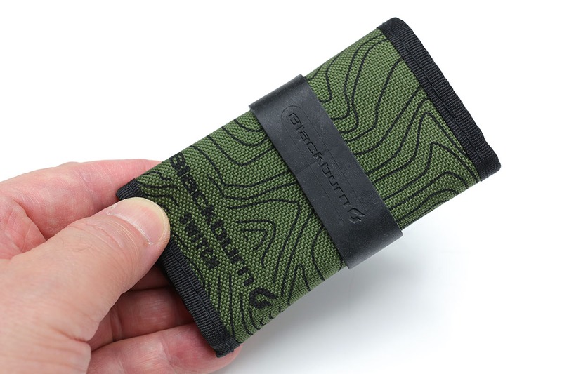 Blackburnの「SWITCH MINI TOOL」（<a href="https://brand.intertecinc.co.jp/fs/intertec/tool/switch_mini_tool" class="strong bn" target="_blank">公式ページ</a>）。質量100gのシンプルなツールセットですが、各ツールがそこそこ大きめで扱いやすく、ケースに入れると小銭入れ感覚で携帯できます。メーカー税別価格2600円。