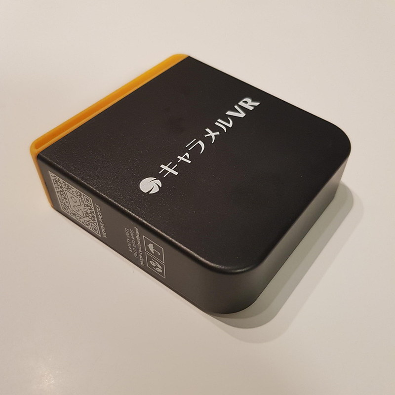 内部保護が出来るスクエアなプラスティックケースに入っている