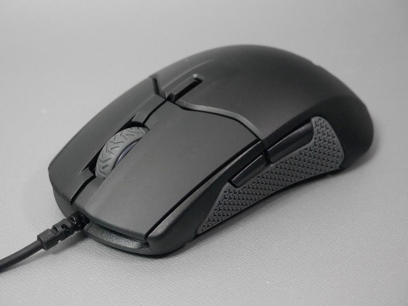 製品本体。5,000万回のクリック保証がついたスイッチを採用する