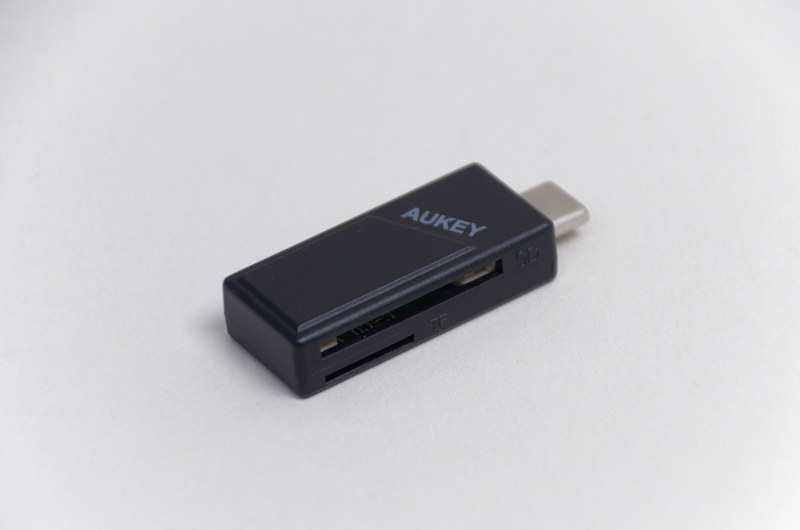 SDカードとmicro SDカードに対応