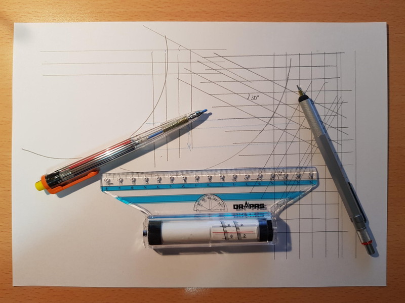 DRAPAS 16は使いようによっては頼もしい定規だ。少なくともごく普通の15㎝直線定規を持ち歩いているならダメもとで、話題性もあってこっちの方が面白そうだ