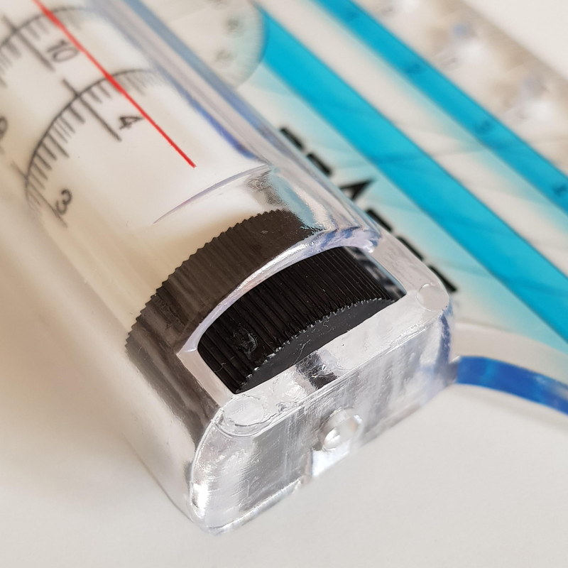 指先でローラーを回転させるときはDRAPAS 16は静止したままリングだけを回すのがなかなか難しい