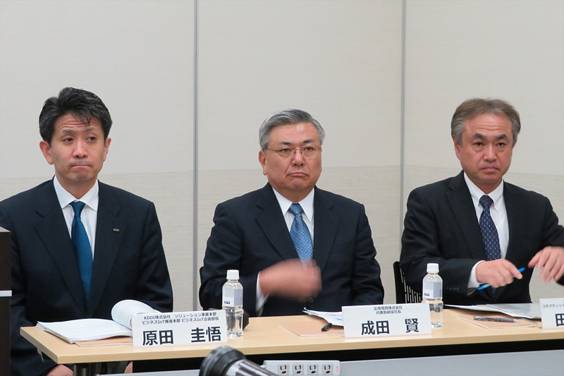 （左から）KDDI ビジネスIoT企画部長の原田圭悟氏、応用地質 代表取締役社長の成田賢氏、トヨタ自動車 コネクティッド統括部 データ活用企画グループ長の田村誠氏