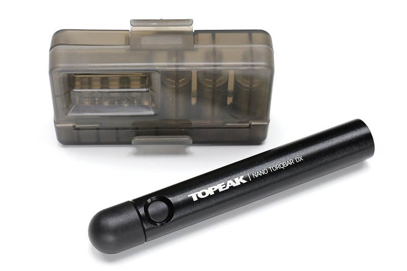 TOPEAK「Nano Torqbar DX」。ツールビット×5個とトルクソケット×3個（4Nm/5Nm/6Nm）と握り部分のセット品です。メーカー税別価格は8500円。
