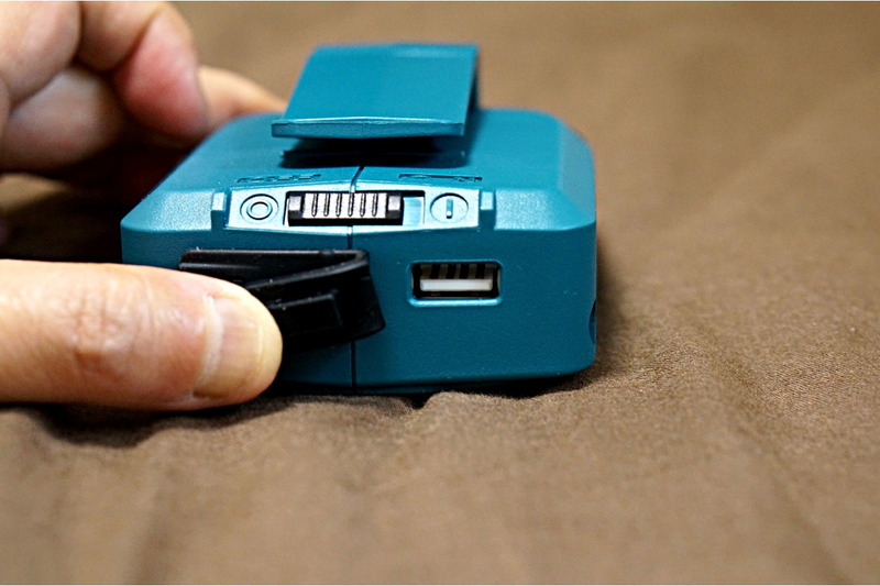 充電用のUSB端子は2口