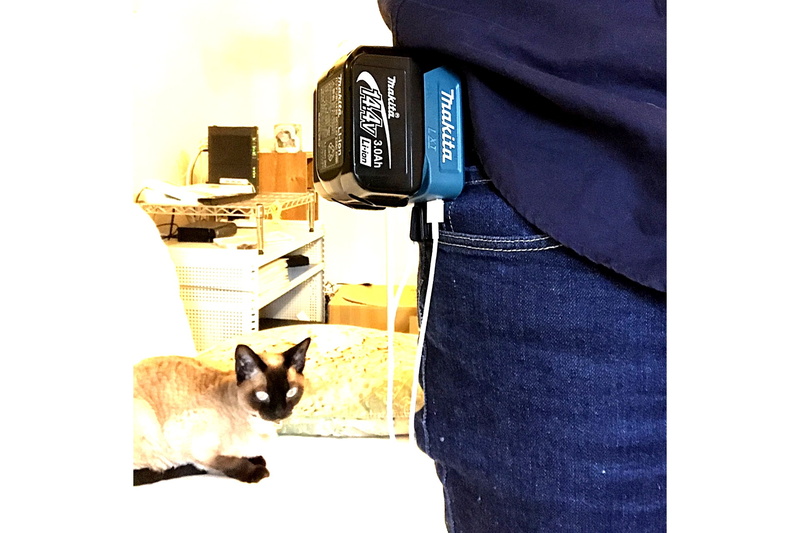 ベルトフックで腰に装着することも可能ですが……かなり出っ張ります。現場向けなのかもしれません