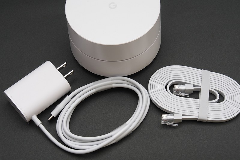 付属品。3台セットの場合はLANケーブルは1本のみとなる