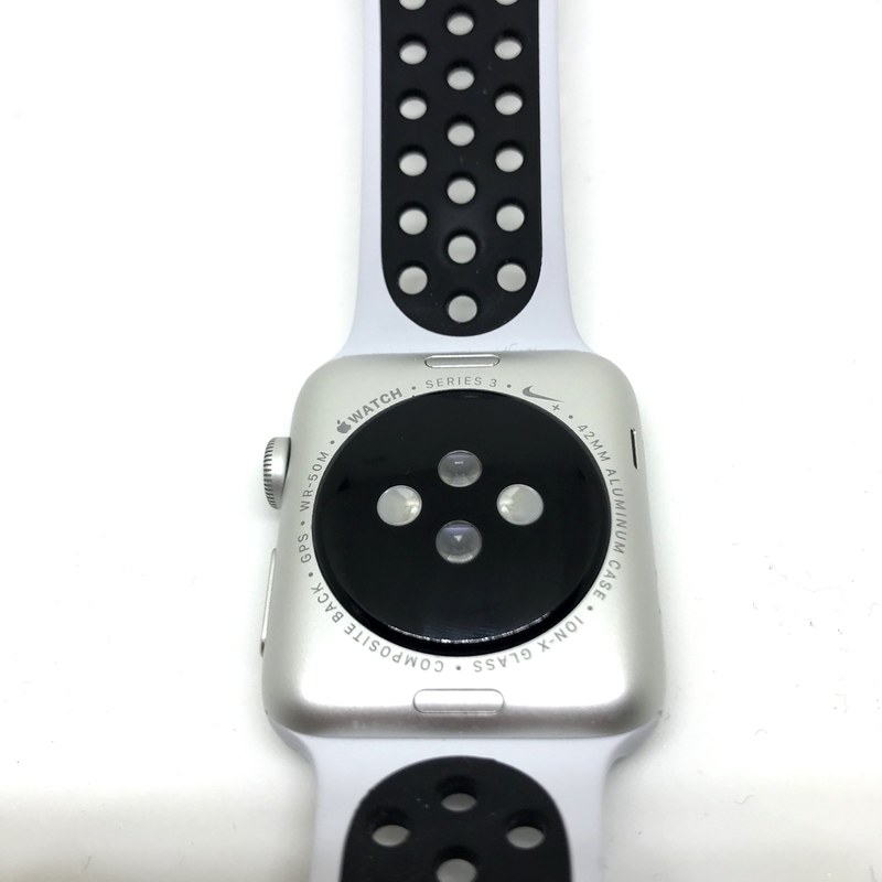 背面にはNikeマークも刻印されています
