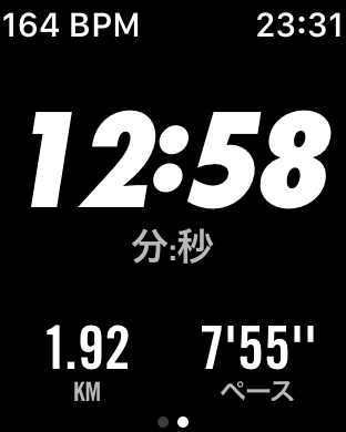 Nike+モデルのプリインストールアプリ「NIKE+ RUN CLUB」の表示。結果画面にルートも表示されますが、地図がないのでよく判りません。全体結果はすっきりした印象です