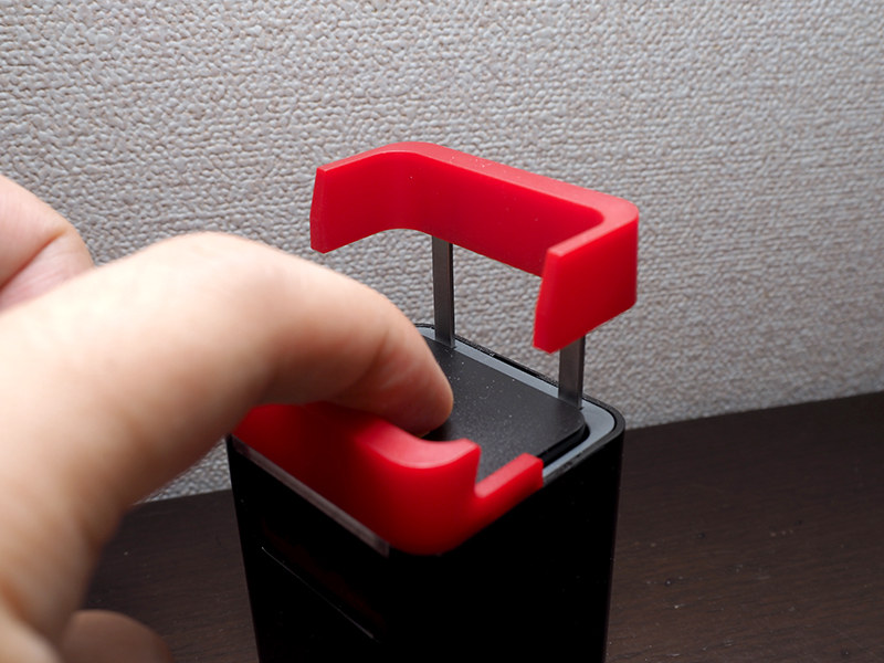 スマホ/タブレットスタンドの枠が飛び出してくる