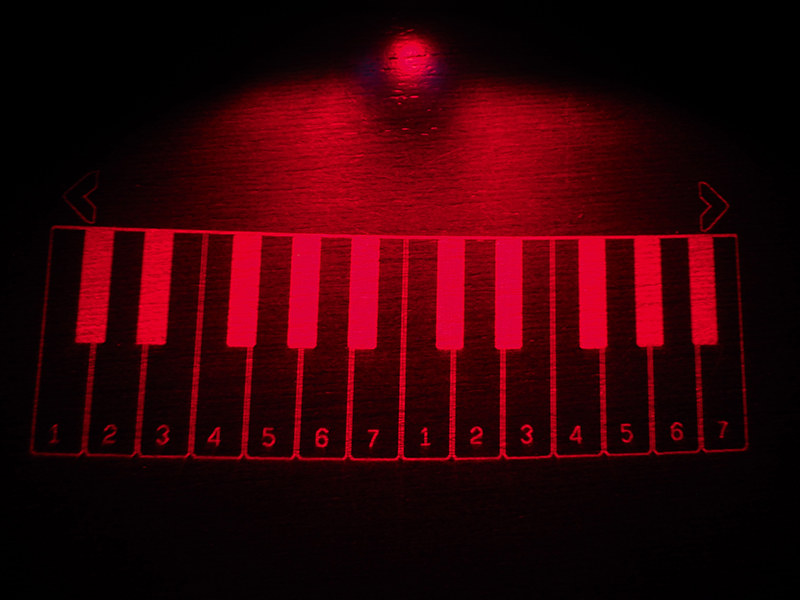 オマケ機能の音楽キーボード。音はアプリ側から出力される。左右上の矢印を押すと、アプリ上でオクターブが上下する