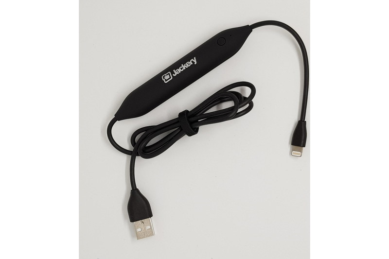 筆者がツチノコケーブルと呼ぶJackery Jewelは太い部分がモバイルバッテリー