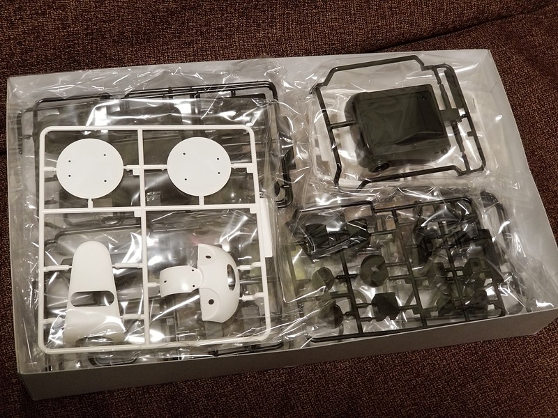 塗装不要、接着剤不要でニッパーだけで組み立てられる