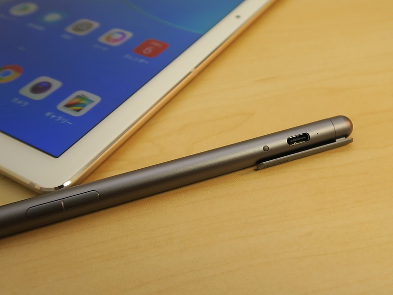 「M-Pen」はフックの部分を回したところに、USB Type-Cの端子が備えられていて、充電ができる