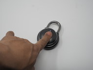 指紋とスマホで開錠できるスマート南京錠 - ケータイ Watch