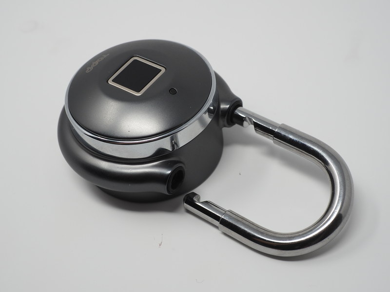 掛け金が外れたところ。押し込むとロックできる