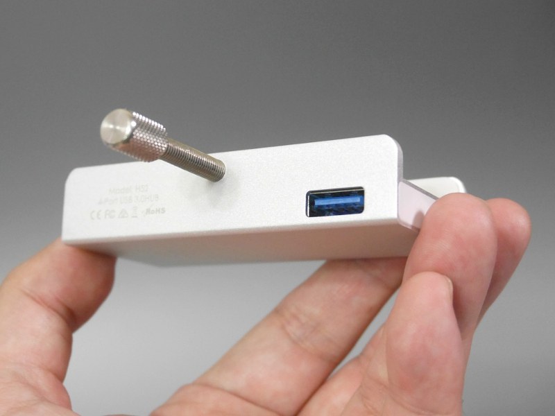 パソコンに接続するホスト側のコネクタがUSB BではなくUSB Aという珍しい仕様を採用している