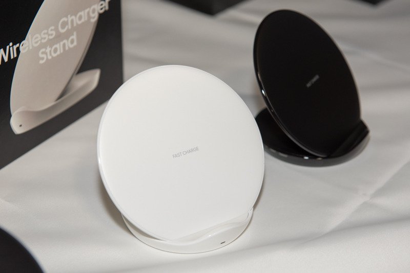 キャンペーンでプレゼントされるワイヤレスチャージャー