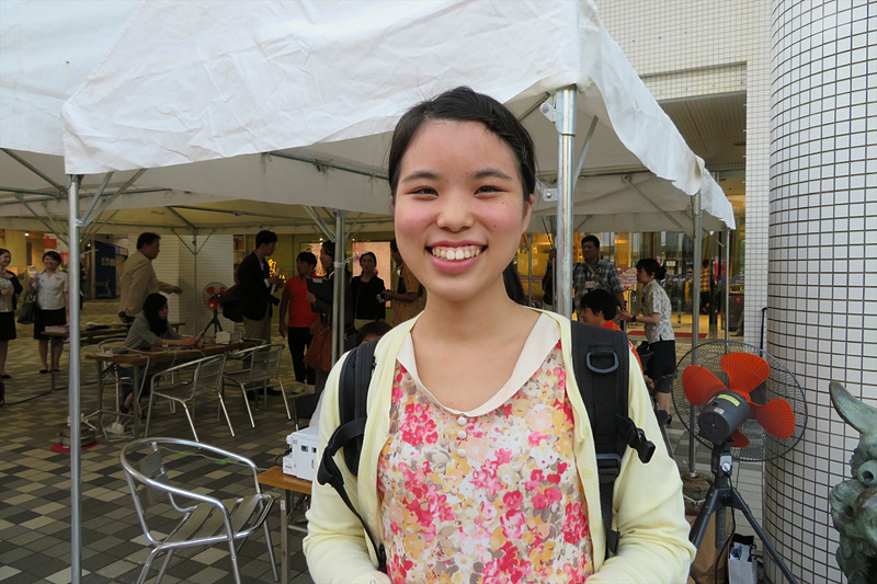 はるばる千葉から会場を視察に来たという学生の後藤まりなさん。レアメタルの回収でアフリカの紛争を無くしたいという